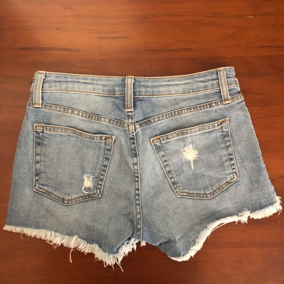 Frayed Jean shorts - Picture 2 of 3